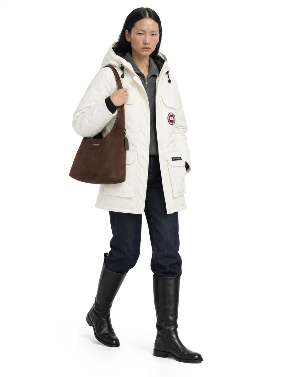 Парка Canada Goose: три четверти в движении