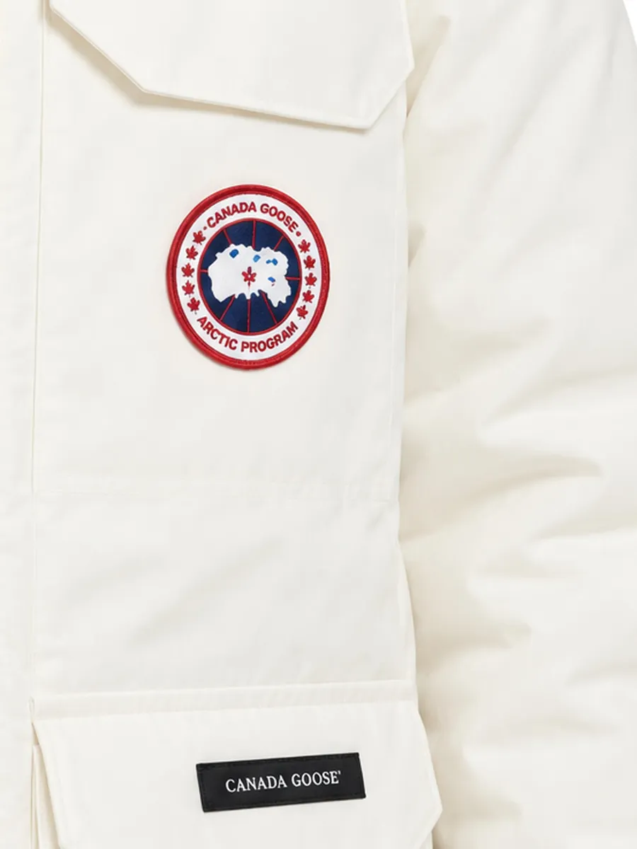 Парка Canada Goose, нашивка и лейбл в нашем кадре