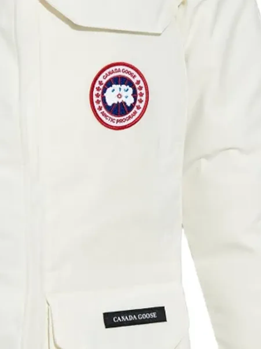 Парка Canada Goose, нашивка и лейбл на фото товара