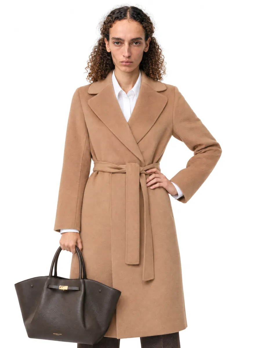 Пальто S Max Mara: средний план